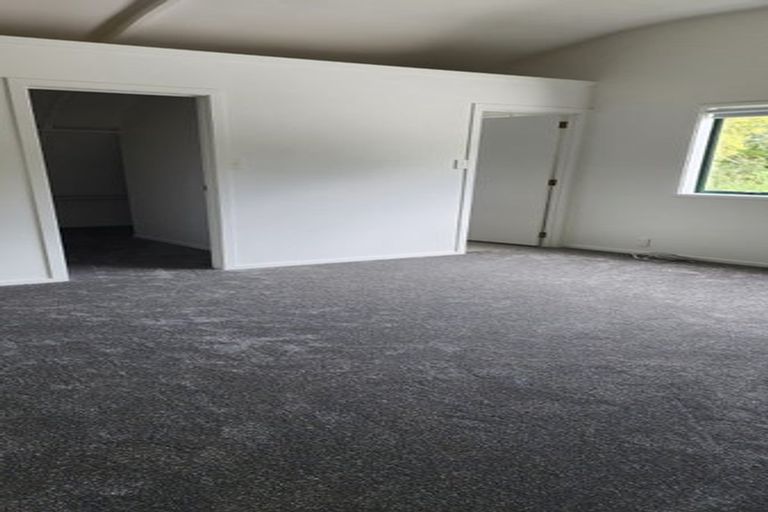 Photo of property in 68 Boord Crescent, Kumeu, 0891