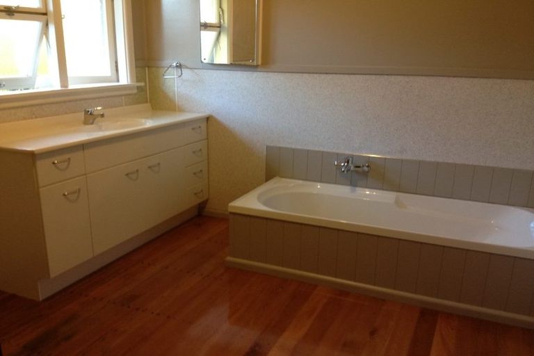 Photo of property in 17 Reading Street, Upper Riccarton, Christchurch, 8041