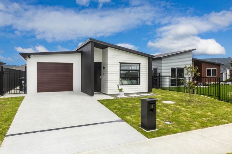 Photo of property in 11 Pattullo Crescent, Wallaceville, Upper Hutt, 5018