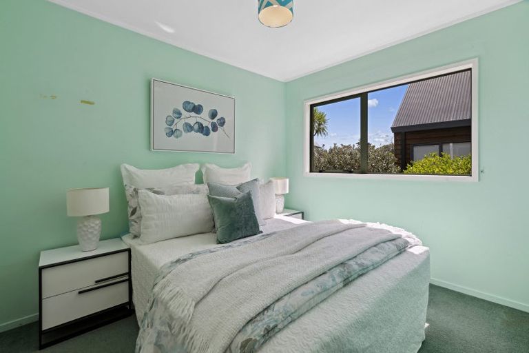 Photo of property in 19 Caspian Close, New Lynn, Auckland, 0600