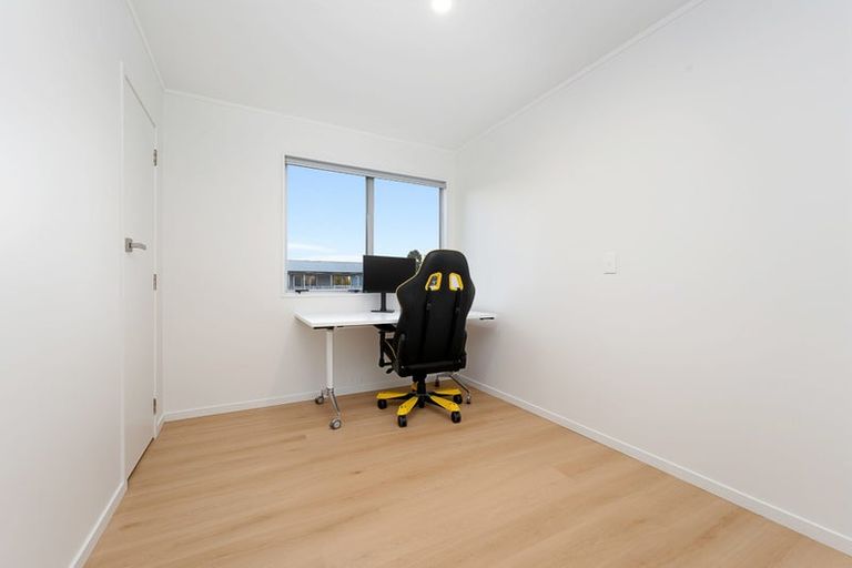 Photo of property in 12 Raelene Place, Massey, Auckland, 0614