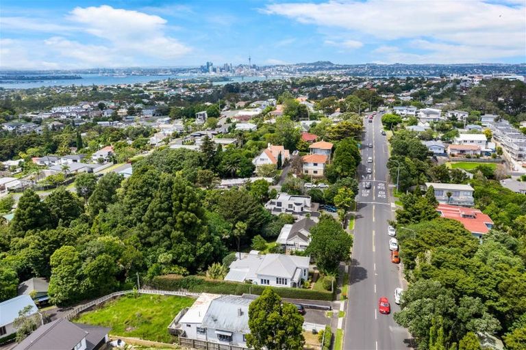 Photo of property in 151 Glenfield Road, Hillcrest, Auckland, 0626