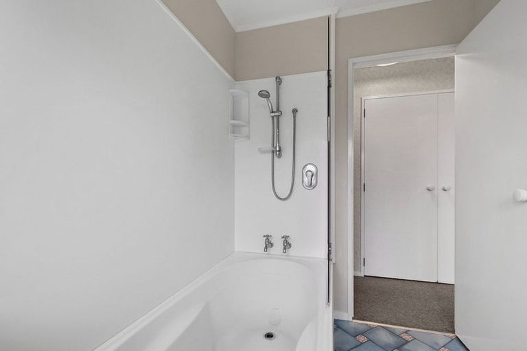 Photo of property in 105 Hillcrest Drive, Kelvin Grove, Palmerston North, 4414