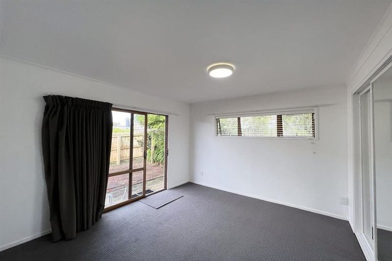 Photo of property in 35 Widmore Drive, Massey, Auckland, 0614