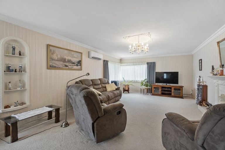 Photo of property in 24 Dalgliesh Avenue, Forest Lake, Hamilton, 3200