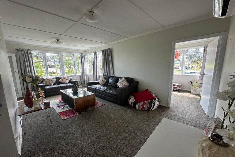 Photo of property in 2 Churton Crescent, Taita, Lower Hutt, 5011