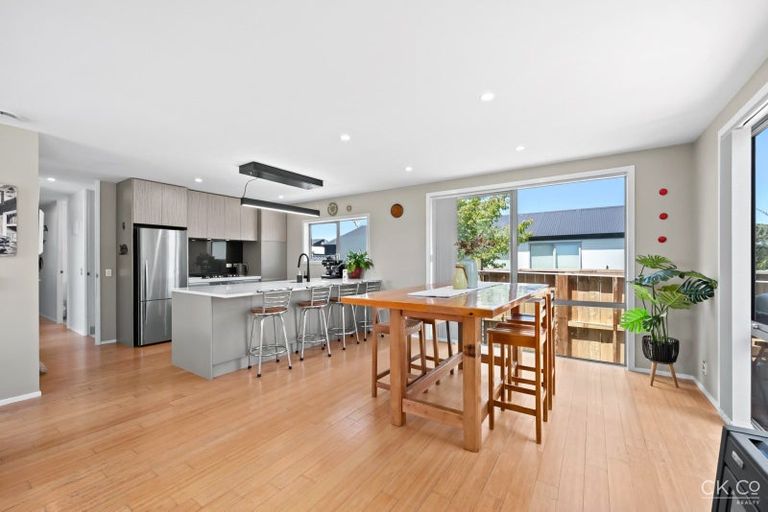 Photo of property in 22 Otonga Heights, Maungaraki, Lower Hutt, 5010