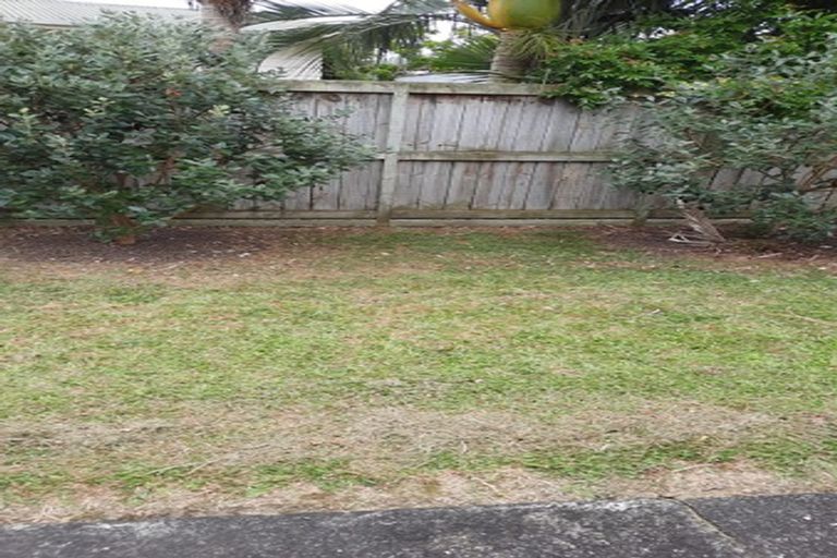 Photo of property in 2/200 Edmonton Road, Te Atatu South, Auckland, 0610
