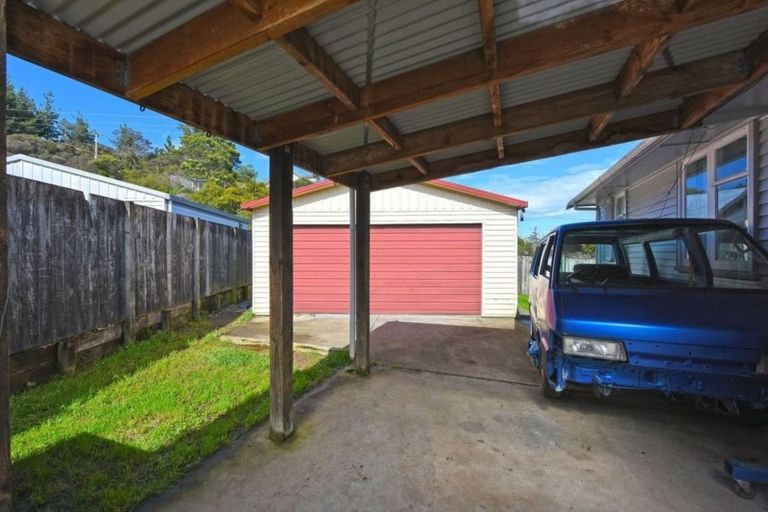 Photo of property in 64 Moeraki Road, Maoribank, Upper Hutt, 5018