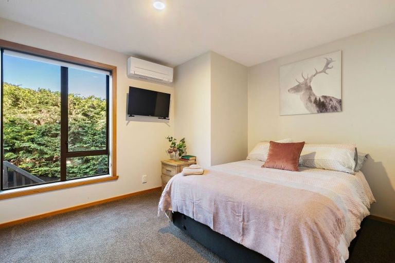 Photo of property in 138a Wynyard Crescent, Fernhill, Queenstown, 9300