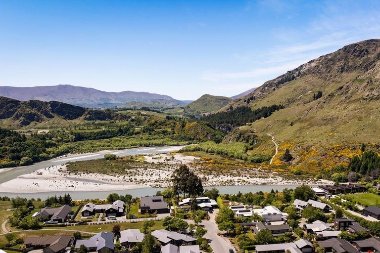 Photo of property in 20 Amber Close, Arthurs Point, Queenstown, 9371