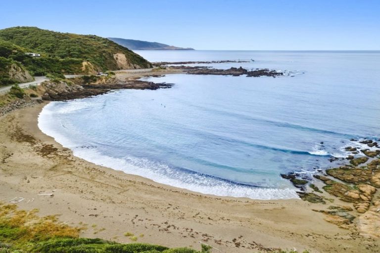 Photo of property in 98a The Esplanade, Houghton Bay, Wellington, 6023