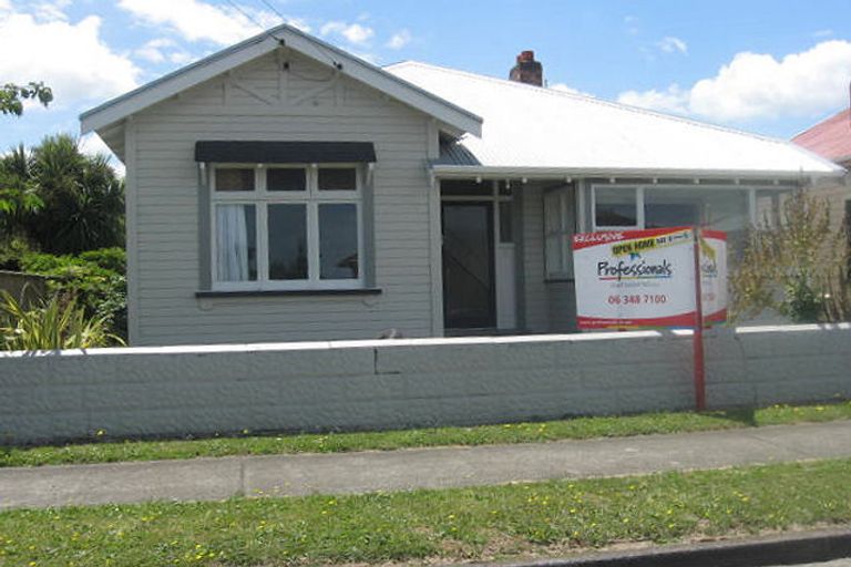 Photo of property in 16 George Street, Aramoho, Whanganui, 4500