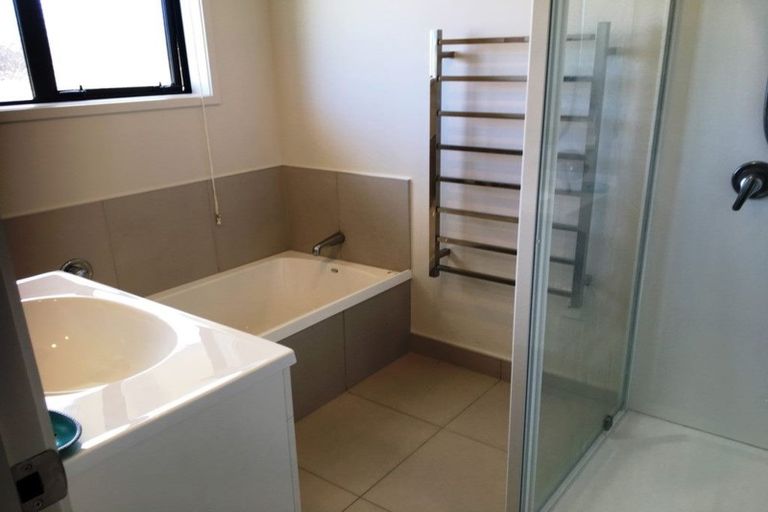 Photo of property in 2 Kamahi Place, One Tree Point, 0118