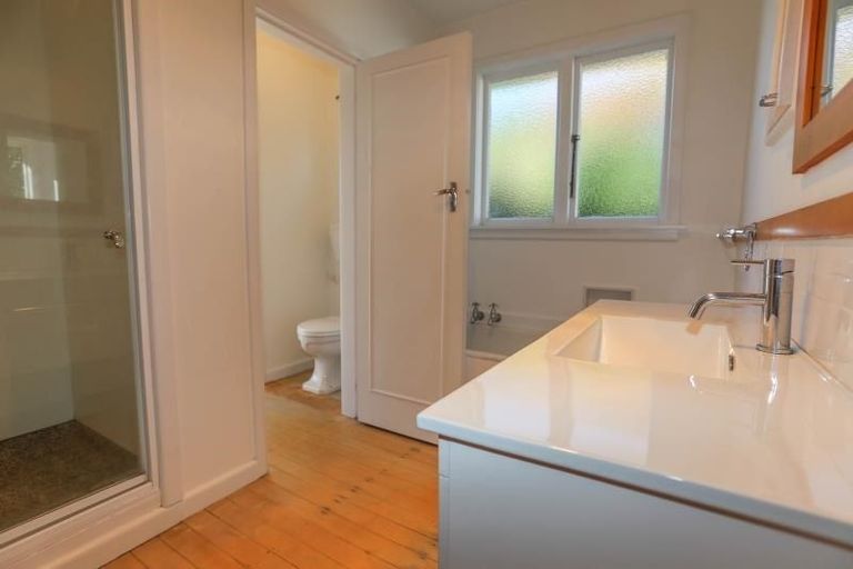 Photo of property in 6 Verran Place, Fendalton, Christchurch, 8052