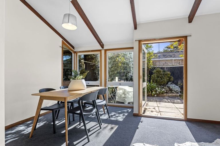 Photo of property in 14 Raekura Place, Redcliffs, Christchurch, 8081