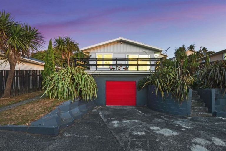 Photo of property in 129 Conclusion Street, Ascot Park, Porirua, 5024