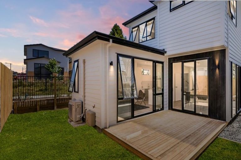 Photo of property in 72 Craigs Way, Hobsonville, Auckland, 0616