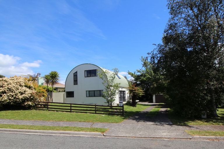 Photo of property in 6 Rinaha Place, Koutu, Rotorua, 3010