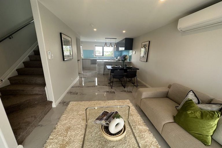 Photo of property in 2a Convair Crescent, Mangere, Auckland, 2022