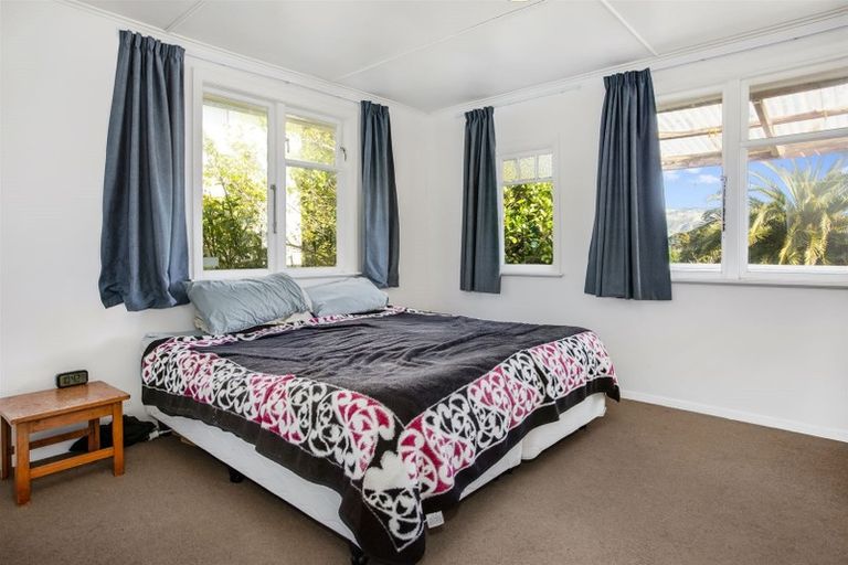 Photo of property in 34 Sievers Grove, Cannons Creek, Porirua, 5024