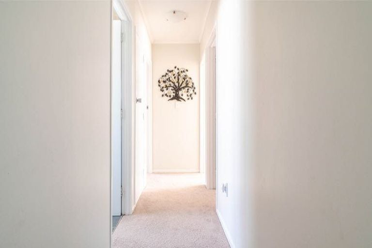 Photo of property in 54 Ravenwood Drive, Forrest Hill, Auckland, 0620