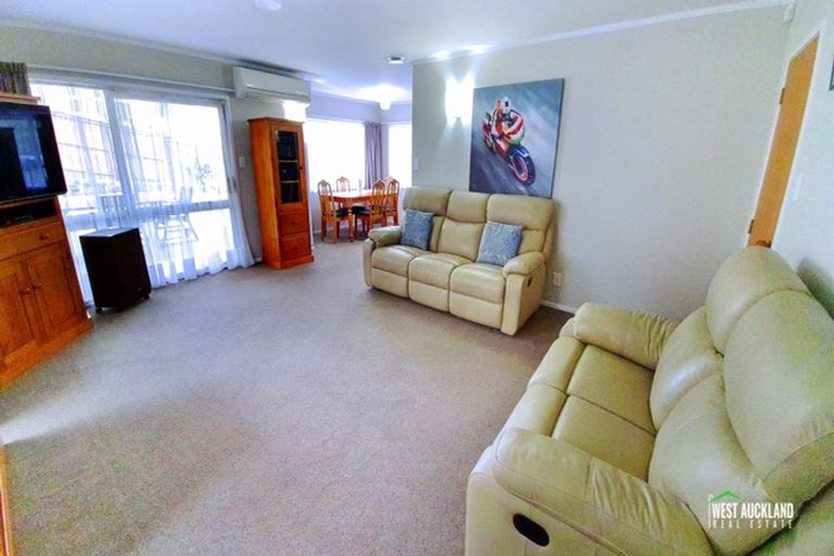 Photo of property in 16 Puketitiro Street, Glen Eden, Auckland, 0602