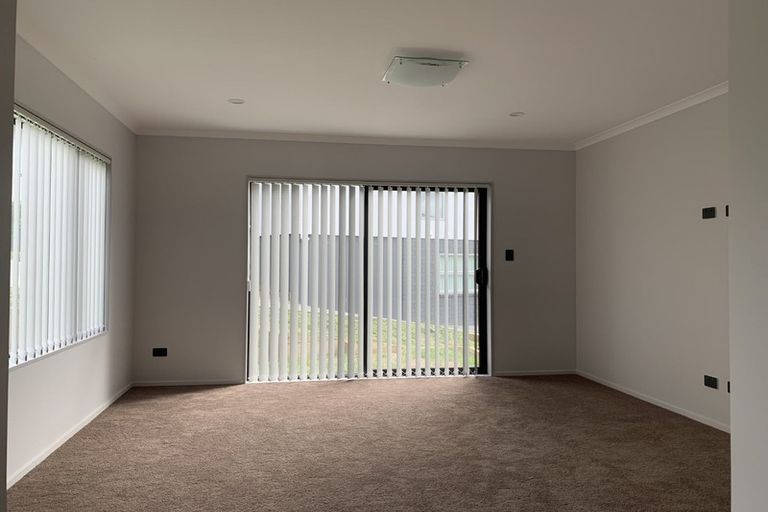 Photo of property in 10 Ambedkar Way, Pukekohe, 2120