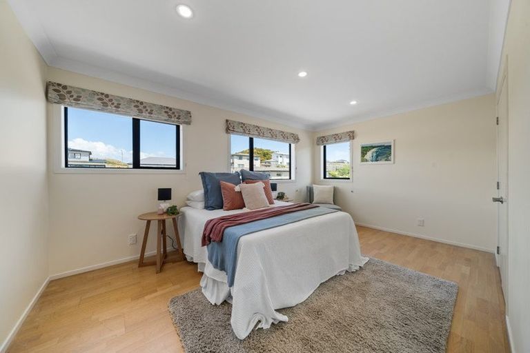 Photo of property in 12 Saint Vincent Terrace, Grenada Village, Wellington, 6037