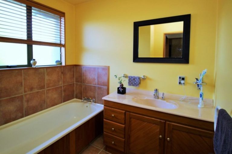 Photo of property in 12 Grove Avenue, Weston, Oamaru, 9401