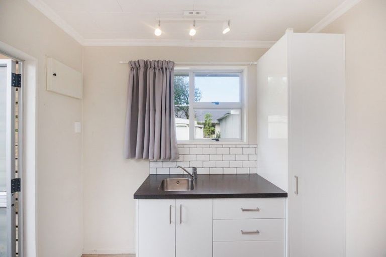 Photo of property in 5 Sutherland Crescent, Westbrook, Palmerston North, 4412