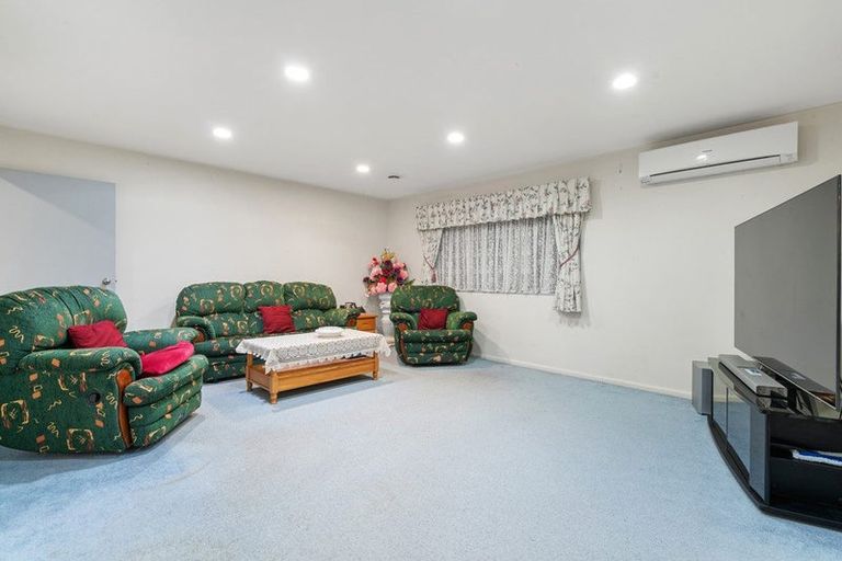 Photo of property in 17 Pelargonium Terrace, Goodwood Heights, Auckland, 2105