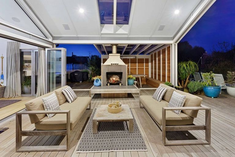 Photo of property in 31 Rauparaha Street, Waikanae Beach, Waikanae, 5036