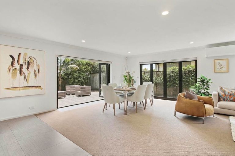 Photo of property in 9 Wye Oak Drive, Schnapper Rock, Auckland, 0632