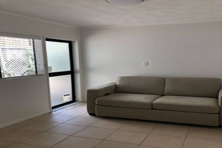 Photo of property in 947 East Coast Road, Torbay, Auckland, 0630