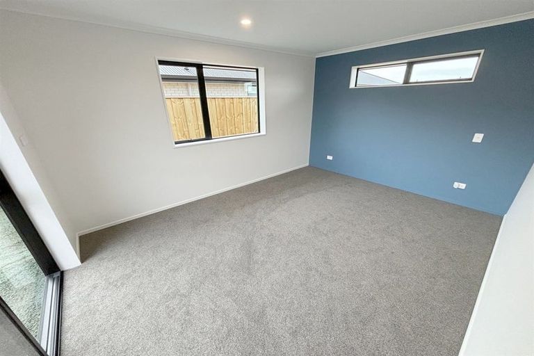 Photo of property in 37 Applegrove Crescent, Belfast, Christchurch, 8051