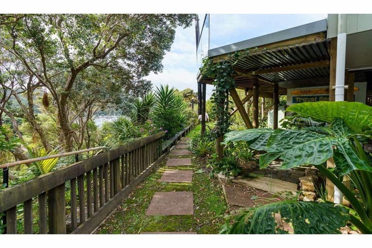 Photo of property in 87 Doves Bay Road, Kerikeri, 0294
