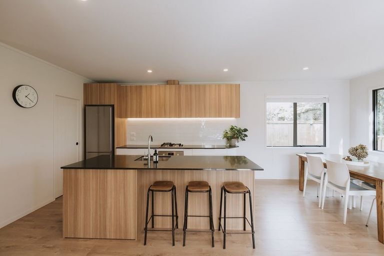 Photo of property in 16b Russell Drive, Oakura, 4314