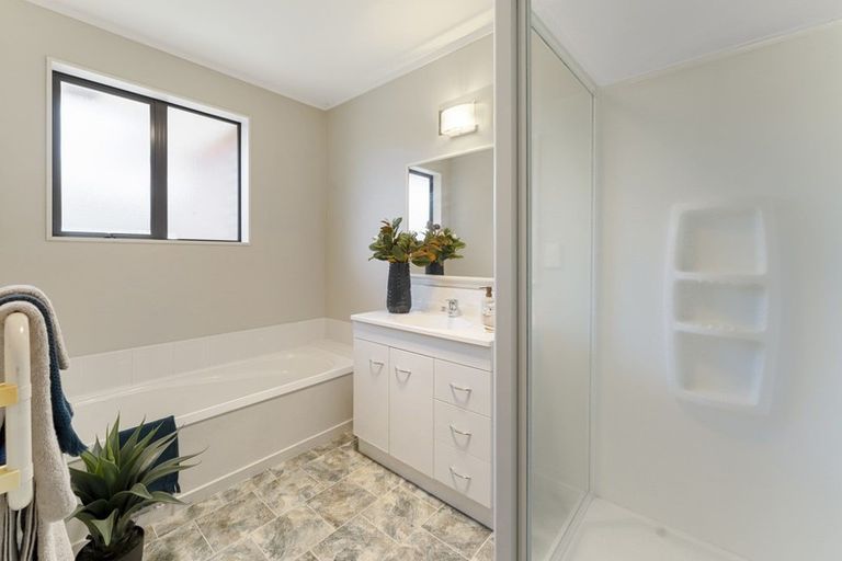 Photo of property in 17 Meridian Grove, Kelvin Grove, Palmerston North, 4414