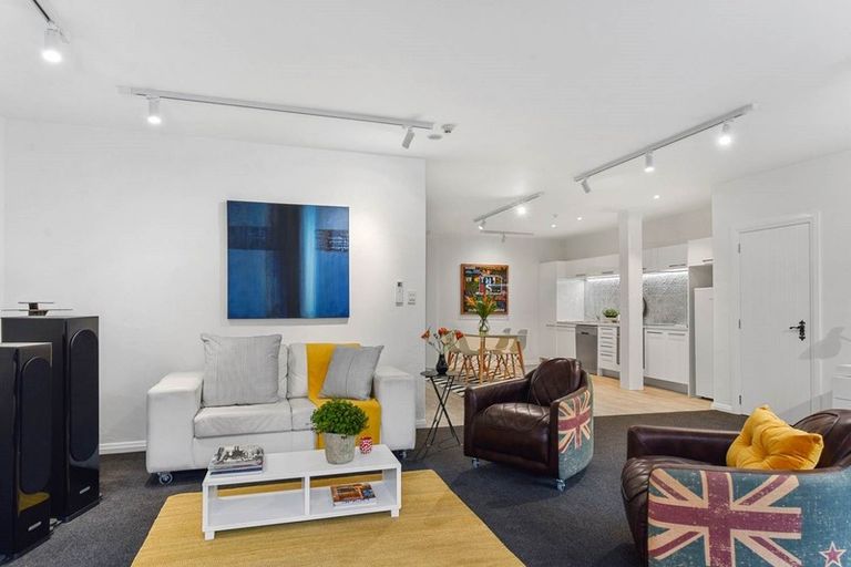 Photo of property in 2/25a Lake Road, Devonport, Auckland, 0624