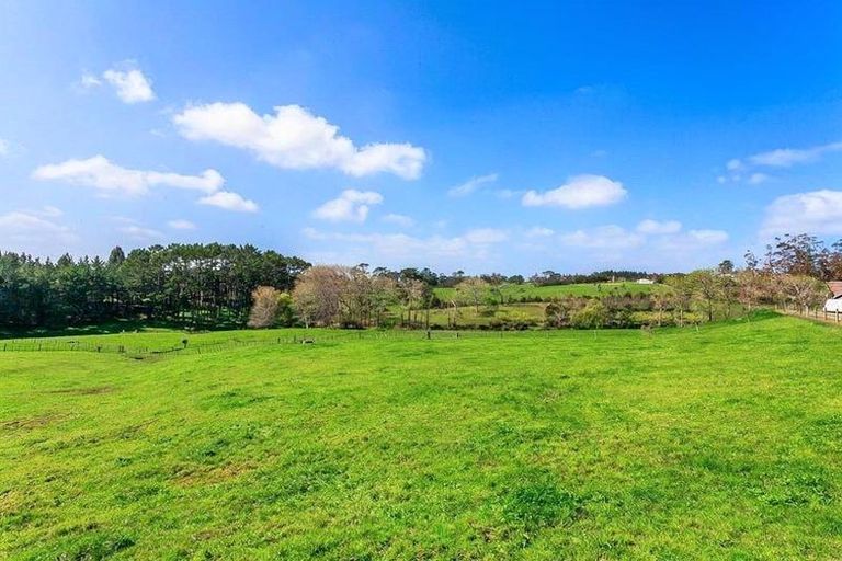 Photo of property in 69 Puke Road, Kumeu, 0891