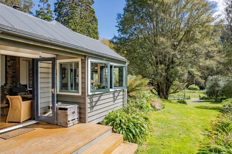 Photo of property in 592 Le Bons Bay Road, Le Bons Bay, Akaroa, 7583