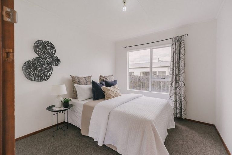 Photo of property in 1 Willowstream Grove, Cloverlea, Palmerston North, 4412