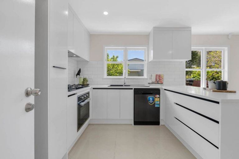 Photo of property in 27 Takanini Road, Takanini, 2112