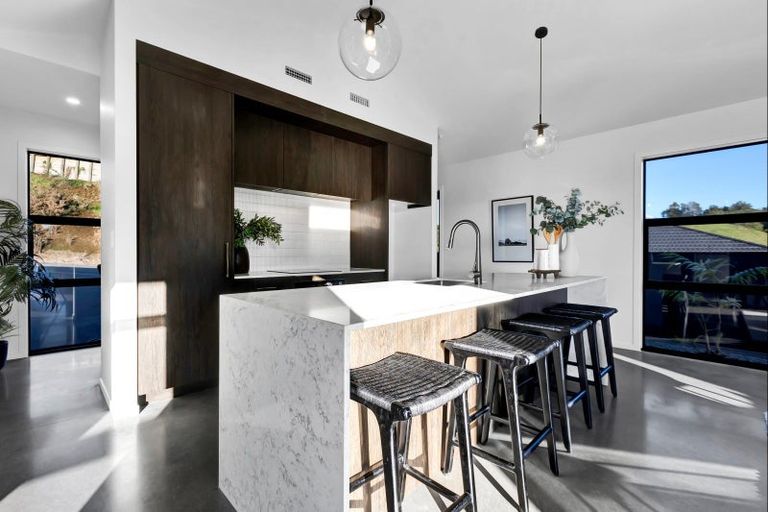 Photo of property in 54 Fernbrook Drive, Hurworth, New Plymouth, 4310