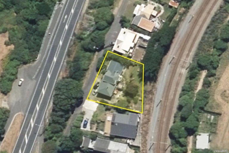 Photo of property in 18 Te Pari Pari Road, Pukerua Bay, 5026