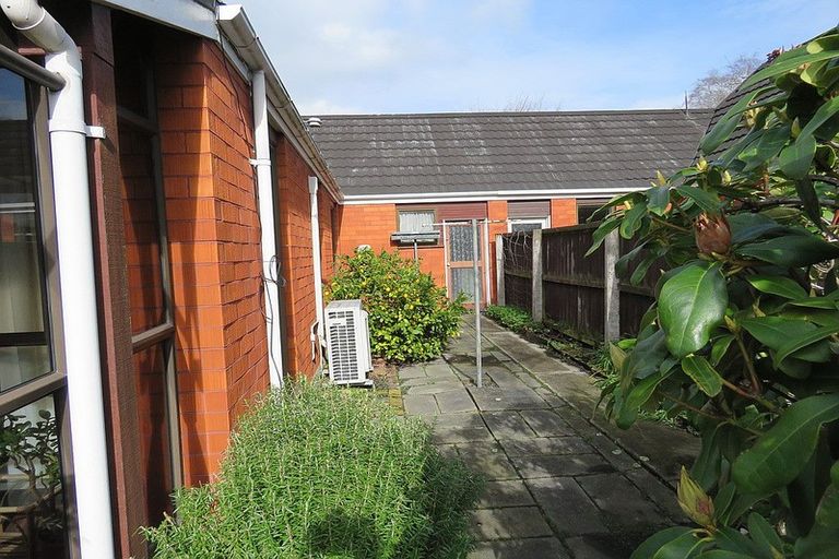 Photo of property in 2/110a Withells Road, Avonhead, Christchurch, 8042