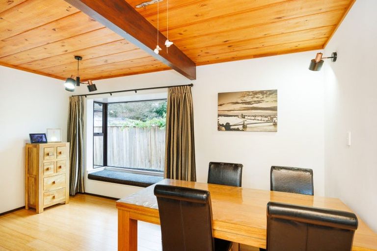 Photo of property in 11 Hillgrove Place, Fitzherbert, Palmerston North, 4410