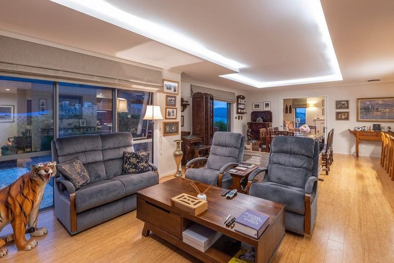 Photo of property in 32 Seaview Crescent, Hatfields Beach, Orewa, 0931