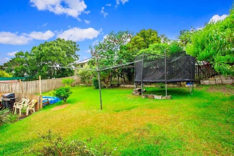 Photo of property in 43 Cedar Heights Avenue, Massey, Auckland, 0614